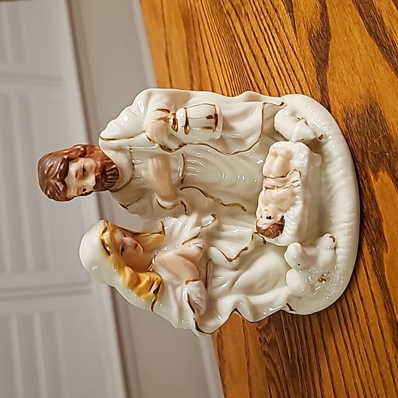 Vintage Porcelain Nativity Figure - Mary, Joseph, Baby Jesus and Lambs - Picture 1 of 6